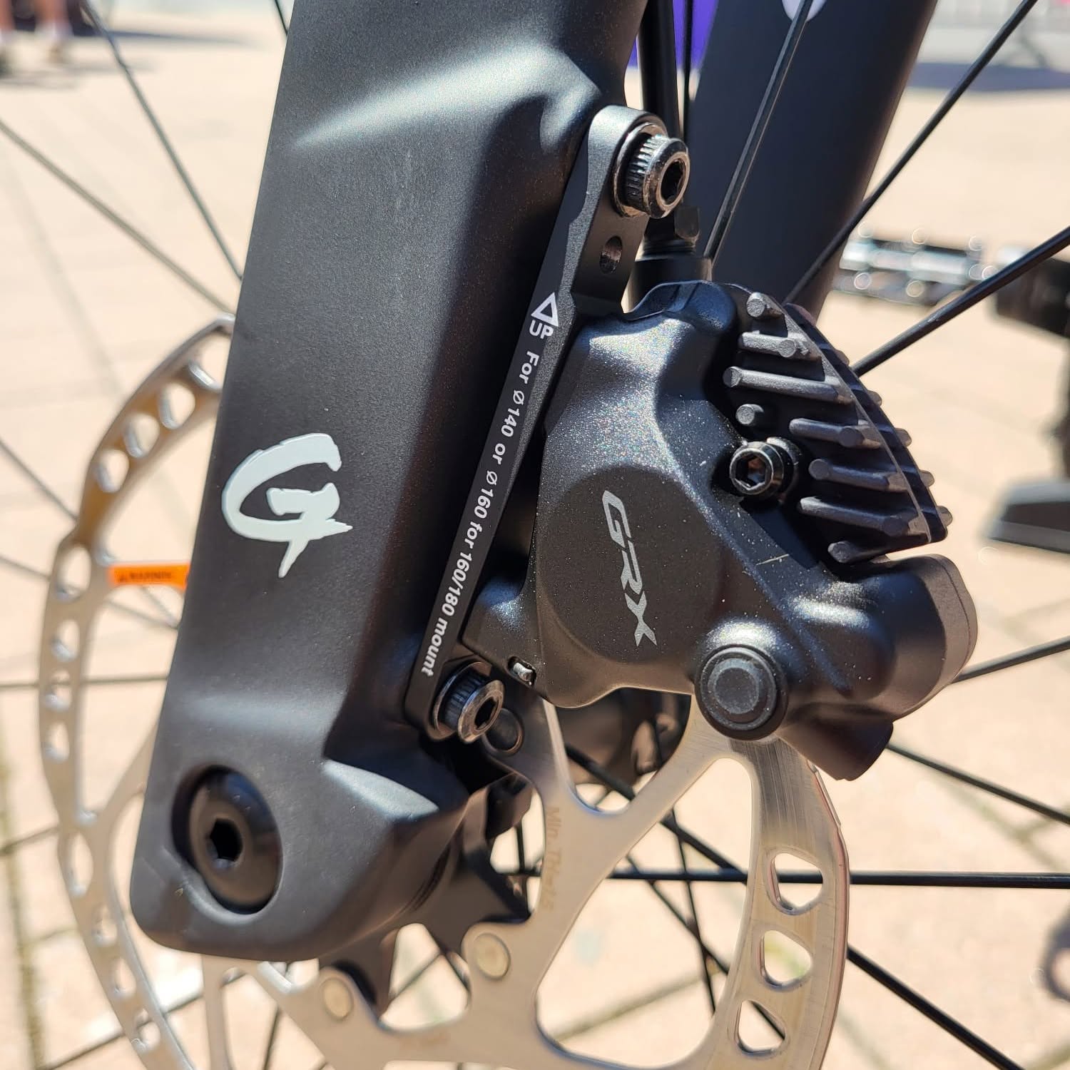 Dettaglio forcella e freno Shimano GRX della Gusto GTG